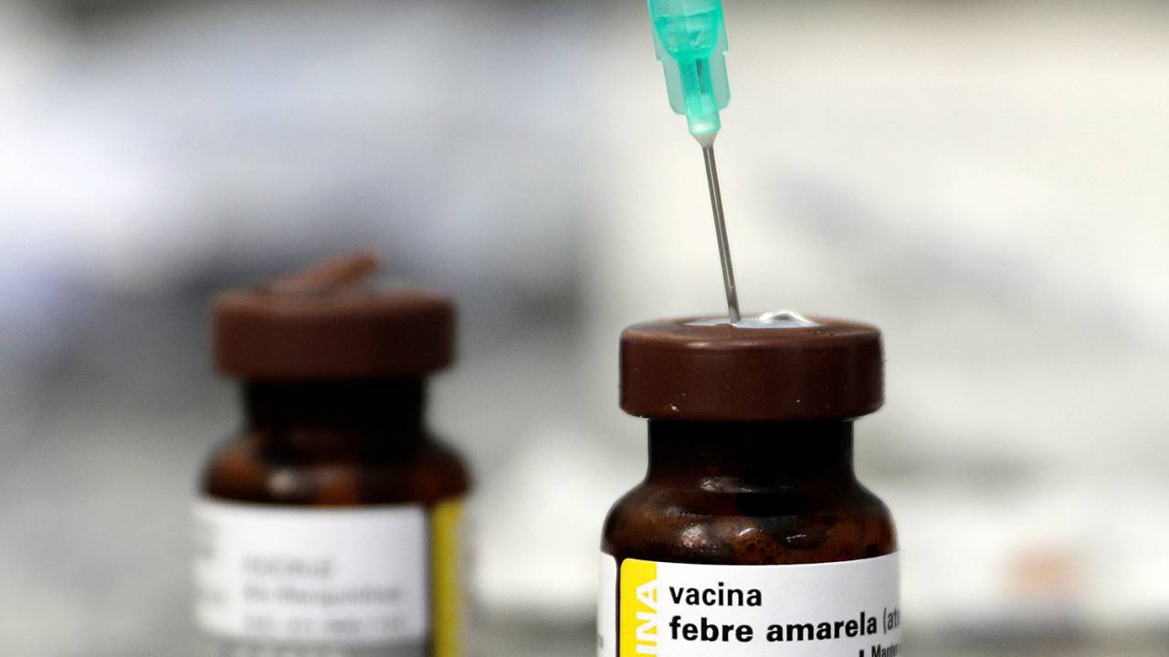 Frasco de vacina da febre amarela