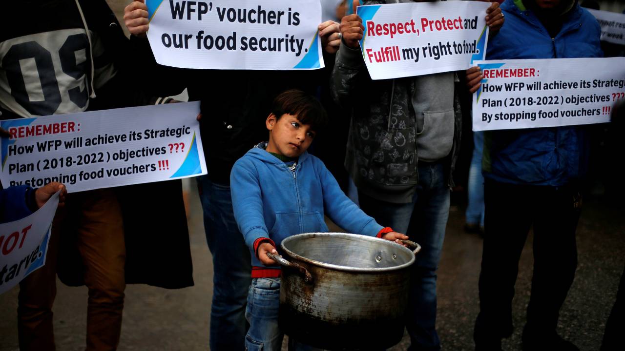 Palestinos protestam contra o corte de ajuda financeira dos EUA