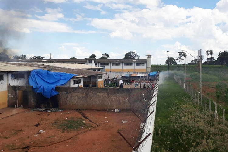 Presos fazem rebelião no Complexo Prisional de Aparecida de Goiânia (GO) - 01/01/2018