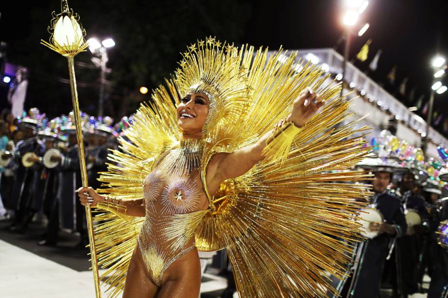 A rainha de bateria da Unidos de Vila Isabel, Sabrina Sato, durante desfile no Sambódromo na Marquês de Sapucaí - 12/02/2018