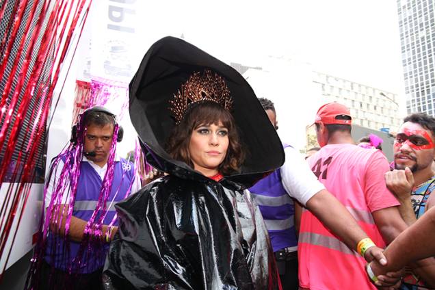 Alessandra Negrini participa do bloco Acadêmicos do Baixo Augusta, em São Paulo (SP), durante o pré-Carnaval paulistano - 04/02/2018 Alessandra Negrini participa do bloco Acadêmicos do Baixo Augusta, em São Paulo (SP), durante o pré-Carnaval paulistano - 04/02/2018