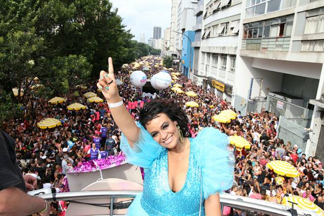 A cantora Tulipa Ruiz participa do bloco Acadêmicos do Baixo Augusta, em São Paulo (SP), durante o pré-Carnaval paulistano - 04/02/2018 A cantora Tulipa Ruiz participa do bloco Acadêmicos do Baixo Augusta, em São Paulo (SP), durante o pré-Carnaval paulistano - 04/02/2018