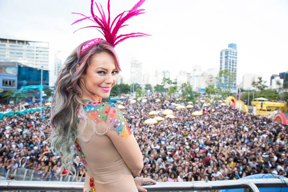 A atriz Paolla Oliveira participa do Bloco da Favorita, na região do Largo da Batata, zona oeste de São Paulo (SP) - 03/02/2018