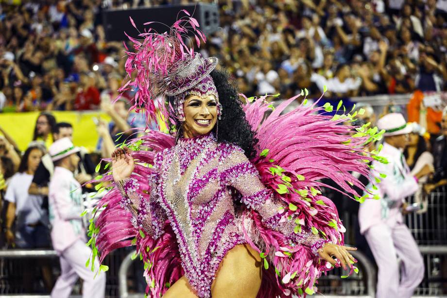 Aline Oliveira, rainha de bateria da Mocidade Alegre, durante desfile no Sambódromo do Anhembi, em São Paulo (SP) - 11/02/2018