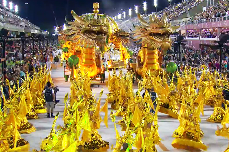 Desfile da escola de samba Império Serrano, no Sambódromo da Marquês de Sapucaí, no Rio de Janeiro (RJ) - 11/02/2018