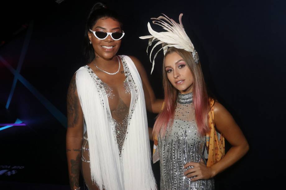 Ludmilla e Carla Diaz posam para foto no Nosso Camarote, durante o carnaval carioca na Sapucaí - 12/02/2018