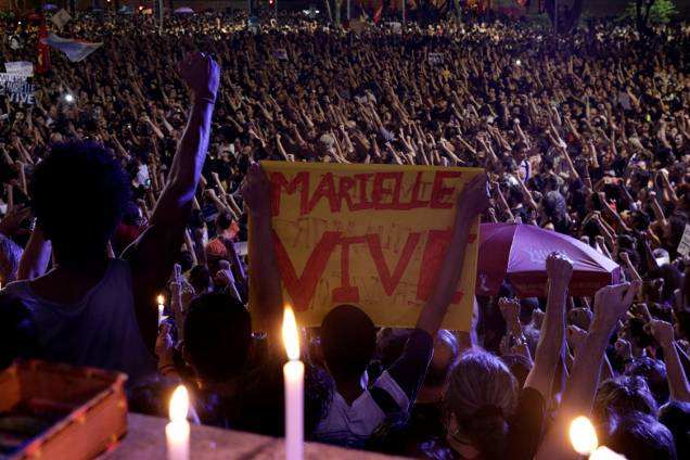 Milhares de pessoas protestam em frente a Alerj contra a morte da vereadora Marielle Franco, no Rio Milhares de pessoas protestam em frente a Alerj contra a morte da vereadora Marielle Franco, no Rio