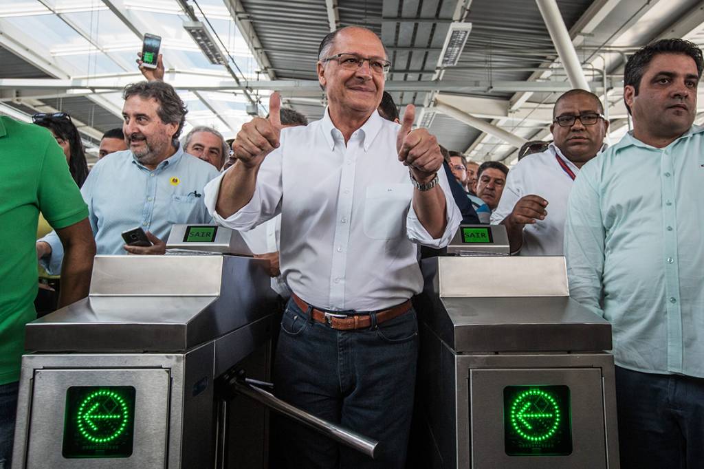 Alckmin inaugura trem para aeroporto e nega atraso de 14 anos