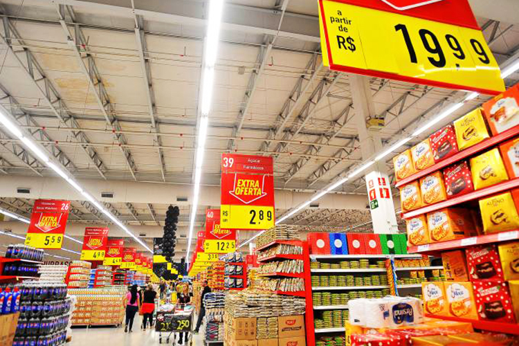 Vendas no comércio voltam a subir em janeiro, diz IBGE