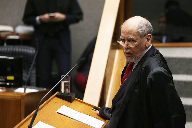 O advogado do ex-presidente Luiz Inácio Lula da Silva, Sepúlveda Pertence, durante sessão no STJ - 06/03/2018 O advogado do ex-presidente Luiz Inácio Lula da Silva, Sepúlveda Pertence, durante sessão no STJ - 06/03/2018