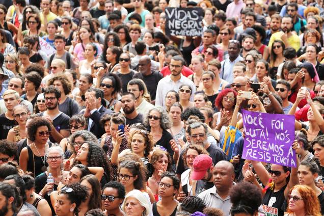 Apoiadores da vereadora Marielle Franco participam do velório da parlamentar na Câmara Municipal do Rio de Janeiro - 15/03/2018 Apoiadores da vereadora Marielle Franco participam do velório da parlamentar na Câmara Municipal do Rio de Janeiro - 15/03/2018