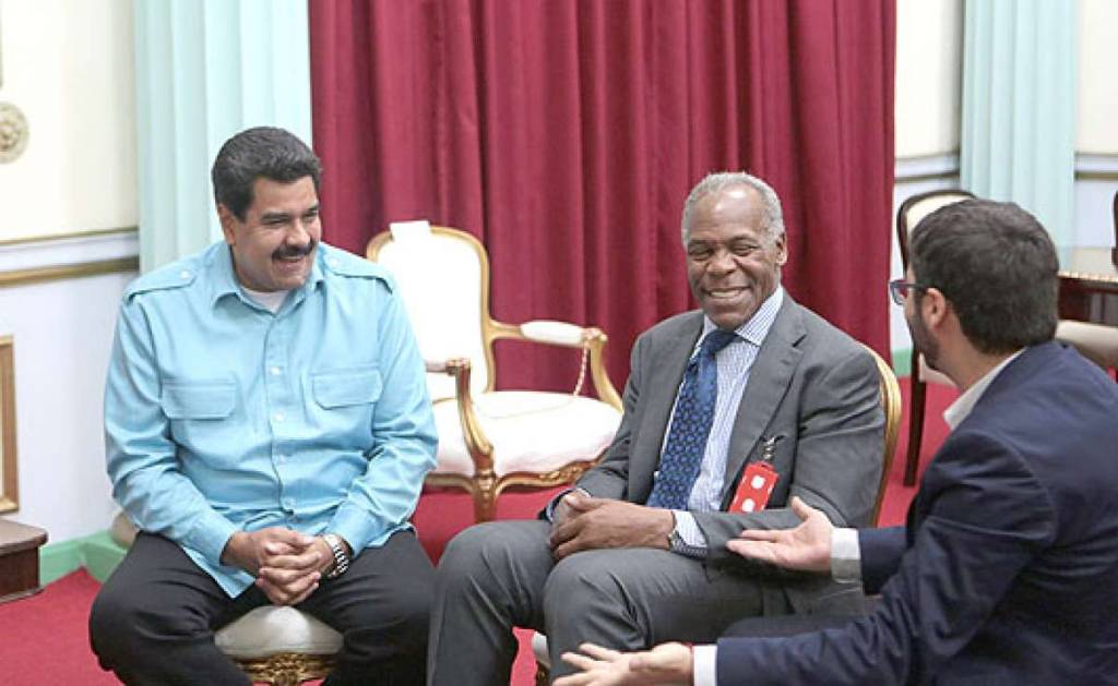 Danny Glover discorre sobre uma América Latina que só ele enxerga