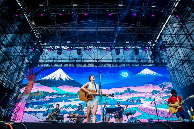 A cantora Mallu Magalhães se apresenta no palco AXE, durante o primeiro dia do Lollapalooza, realizado no Autódromo de Interlagos, zona sul de São Paulo (SP) - 23/03/2018 A cantora Mallu Magalhães se apresenta no palco AXE, durante o primeiro dia do Lollapalooza, realizado no Autódromo de Interlagos, zona sul de São Paulo (SP) - 23/03/2018