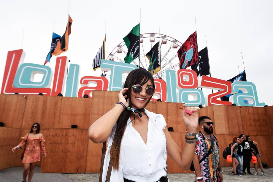 Público chega ao Autódromo de Interlagos, zona sul da capital paulista, para participar do festival Lollapalooza - 23/03/2018