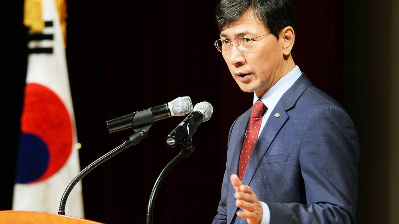 O governador da província sul-coreana de Chungcheong, Ahn Hee-jung, discursa em evento realizado no condado de Yesan - 05/03/2018