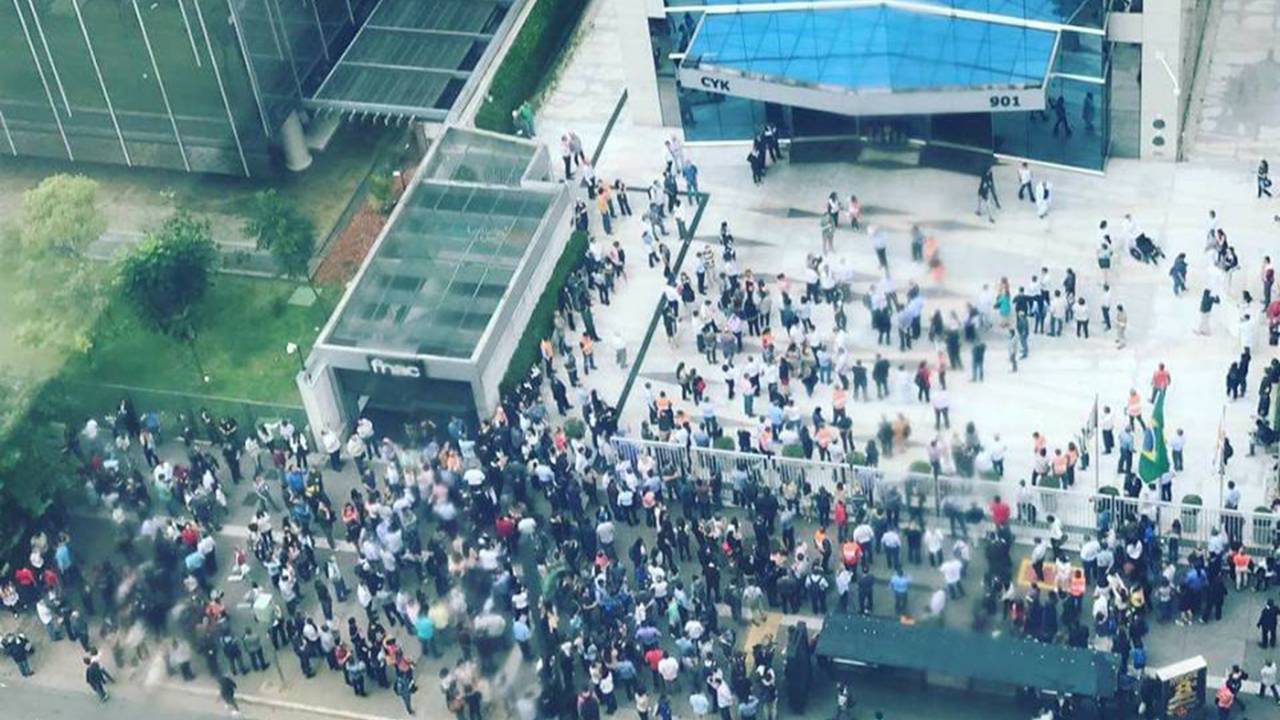 Terremoto - Tremor na Avenida Paulista, em São Paulo