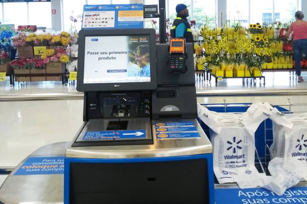 Novos caixas instalados em lojas do Walmart Novos caixas instalados em lojas do Walmart