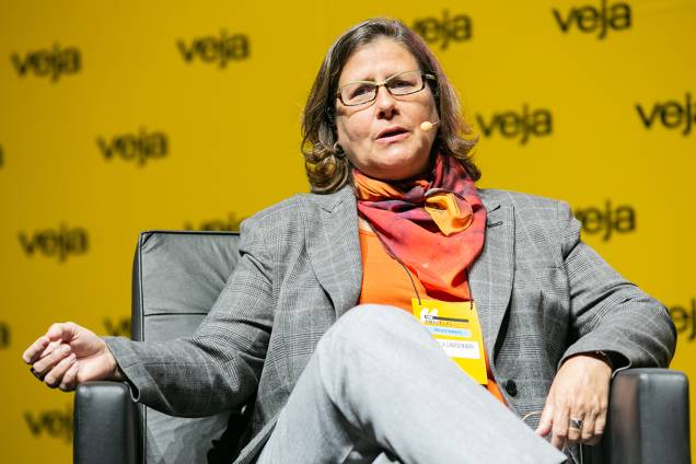Em seguida, Angela Dannemann, CEO da Fundação Itaú Social, <a href="https://gutenberg.veja.abril.com.br/educacao/para-especialista-executivo-nao-implementa-politicas-publicas-de-educacao/">conversou sobre o tema 'Como engajar a sociedade na causa do ensino'</a> - 29/05/2018 Em seguida, Angela Dannemann, CEO da Fundação Itaú Social, <a href="https://gutenberg.veja.abril.com.br/educacao/para-especialista-executivo-nao-implementa-politicas-publicas-de-educacao/">conversou sobre o tema 'Como engajar a sociedade na causa do ensino'</a> - 29/05/2018