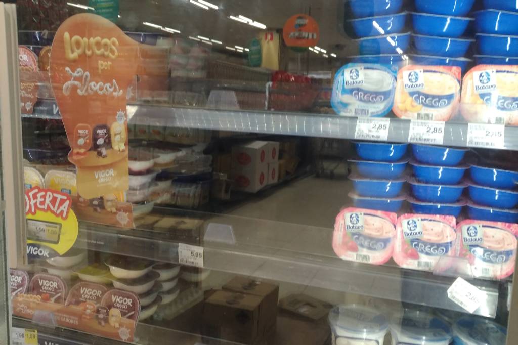 Supermercado com problemas de abastecimento Supermercado com problemas de abastecimento