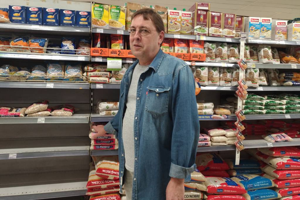 Supermercado com problemas de abastecimento Supermercado com problemas de abastecimento