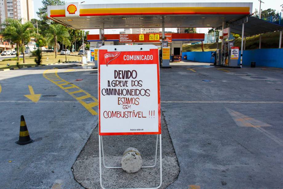 Posto na zona oeste de São Paulo, fecha por falta de combustível devido ao não abastecimento por conta da paralisação dos caminhoneiros - 24/05/2018 Posto na zona oeste de São Paulo, fecha por falta de combustível devido ao não abastecimento por conta da paralisação dos caminhoneiros - 24/05/2018
