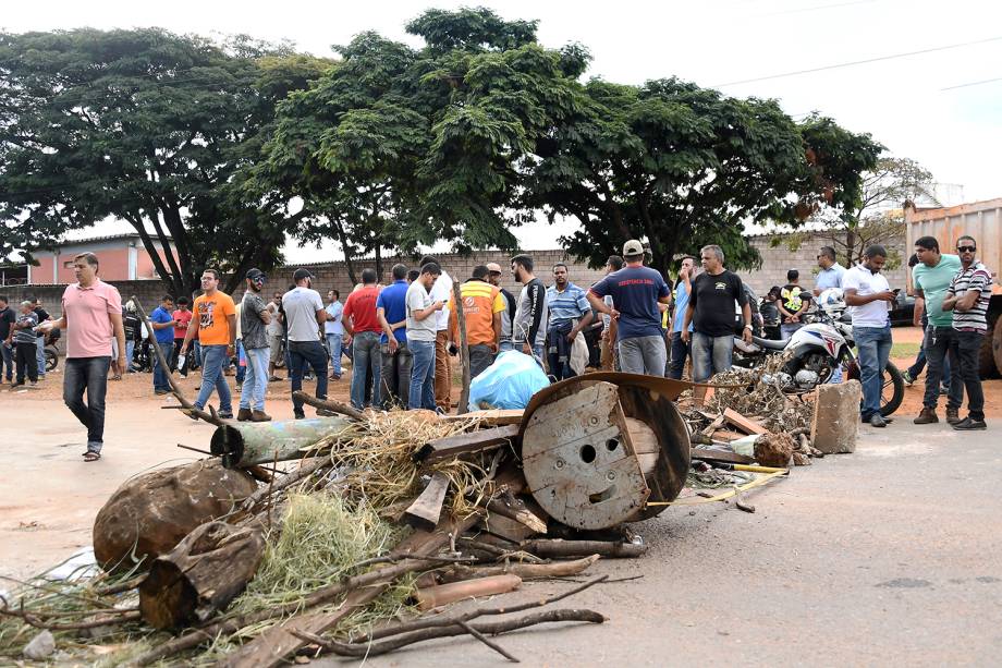Grupo de caminhoneiros bloqueiam estradas em Brasília (DF) - 24/05/2018 Grupo de caminhoneiros bloqueiam estradas em Brasília (DF) - 24/05/2018