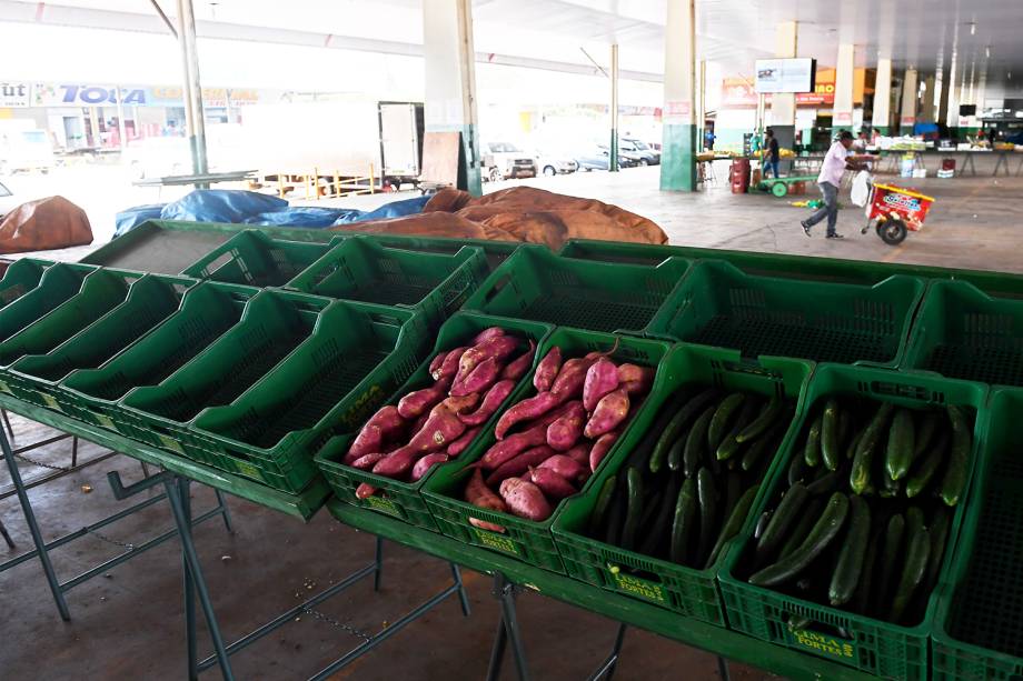 Caixas de frutas. verduras e legumes são vistas vazias no CEASA de Brasília (DF), durante o quinto dia da greve dos caminhoneiros - 25/05/2018 Caixas de frutas. verduras e legumes são vistas vazias no CEASA de Brasília (DF), durante o quinto dia da greve dos caminhoneiros - 25/05/2018