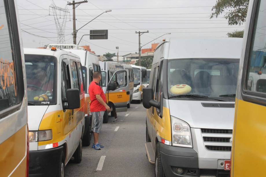Condutores de vans escolares realizam protesto em apoio à greve dos caminhoneiros, em São Mateus, Zona Leste de São Paulo - 25/05/2018 Condutores de vans escolares realizam protesto em apoio à greve dos caminhoneiros, em São Mateus, Zona Leste de São Paulo - 25/05/2018