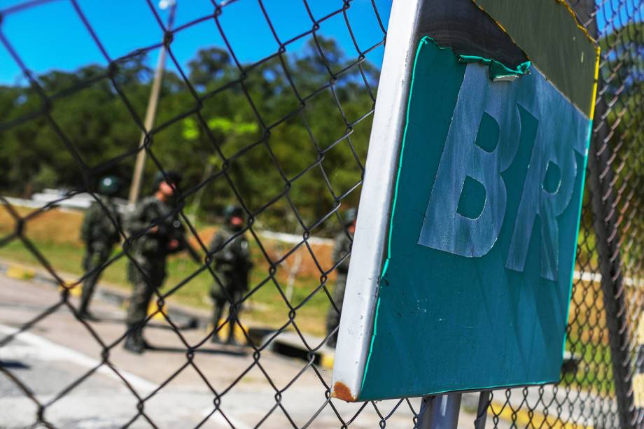 Tropas do Exército durante operação de escolta e proteção na refinaria da Petrobras, em Sao José dos Campos (SP) - 28/05/2018