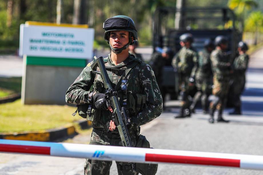 Tropas do Exército durante operação de escolta e proteção na refinaria da Petrobras, em Sao José dos Campos (SP) - 28/05/2018 Tropas do Exército durante operação de escolta e proteção na refinaria da Petrobras, em Sao José dos Campos (SP) - 28/05/2018