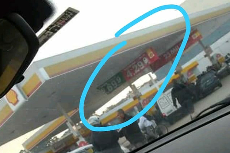 Posto na avenida Sapopemba, zona leste de SP, vende gasolina por 6,99 reais Posto na avenida Sapopemba, zona leste de SP, vende gasolina por 6,99 reais