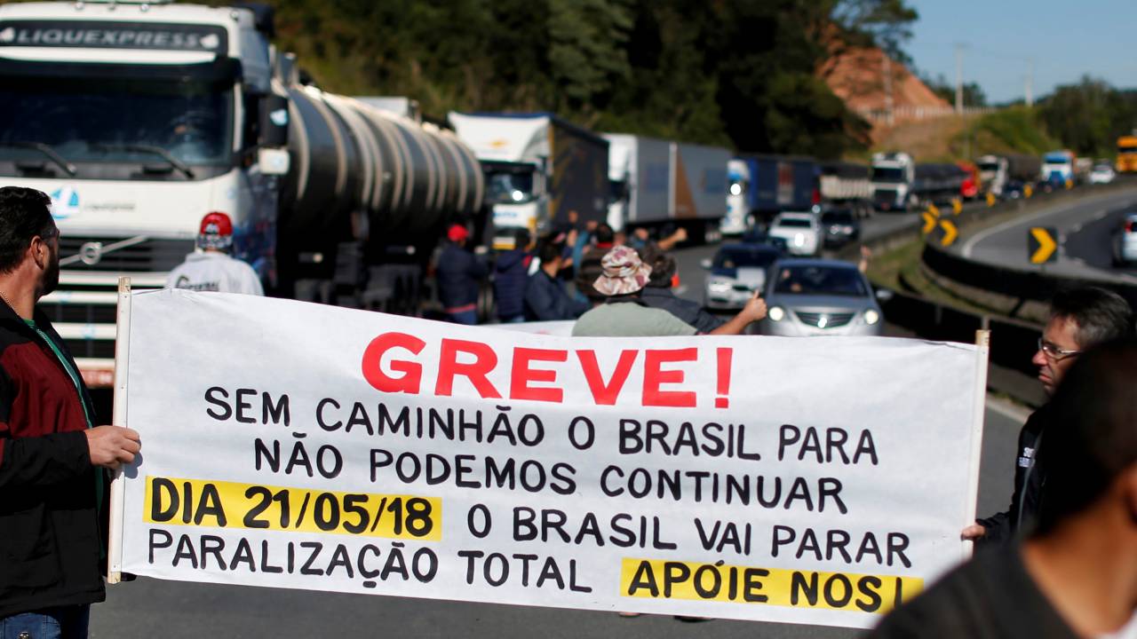 Greve de caminhoneiros na BR-116