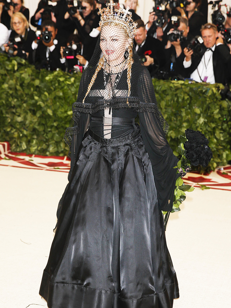 MET Gala – Madonna A cantora Madonna posa para foto no Museu Metropolitano de Nova York, durante o MET Gala - 07/05/2018