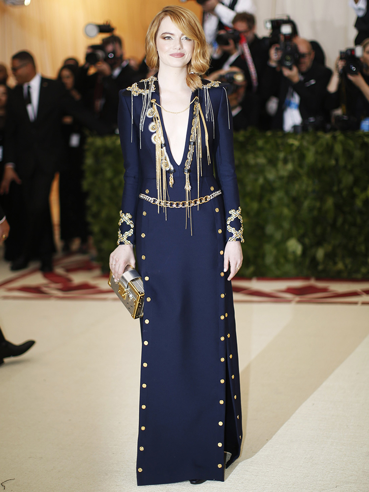 MET Gala – Emma Stone A atriz Emma Stone posa para foto no Museu Metropolitano de Nova York, durante o MET Gala - 07/05/2018