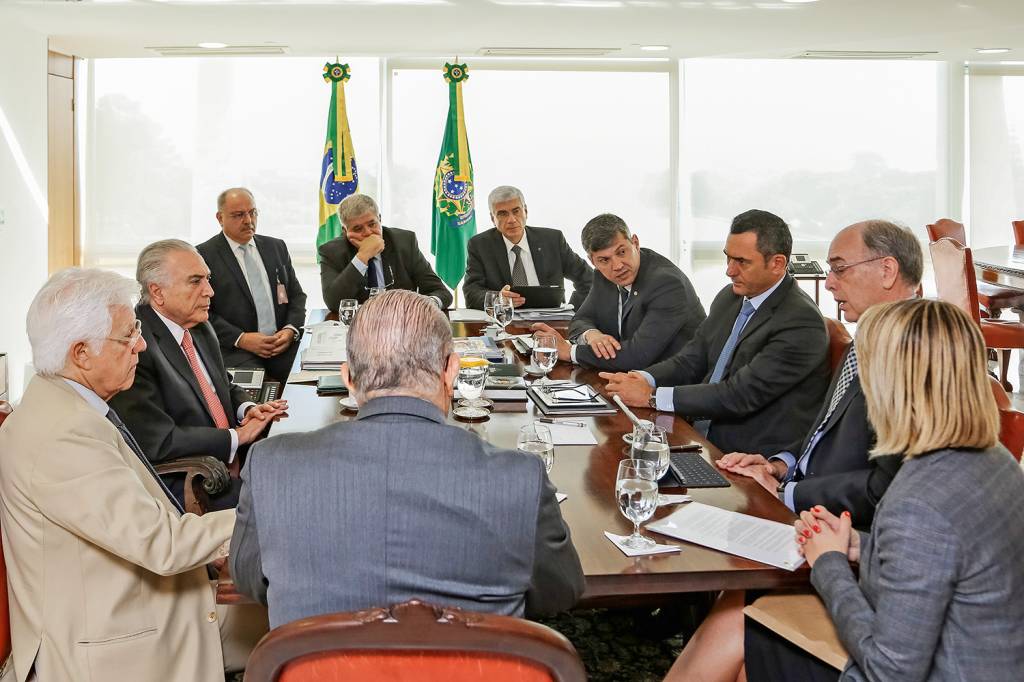 O Governo atropelado O Governo atropelado