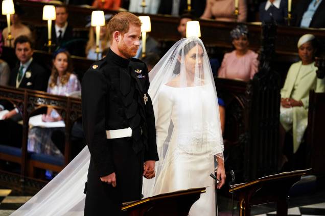 Harry leva a noiva ao altar de mãos dadas - 19/05/2018 Harry leva a noiva ao altar de mãos dadas - 19/05/2018