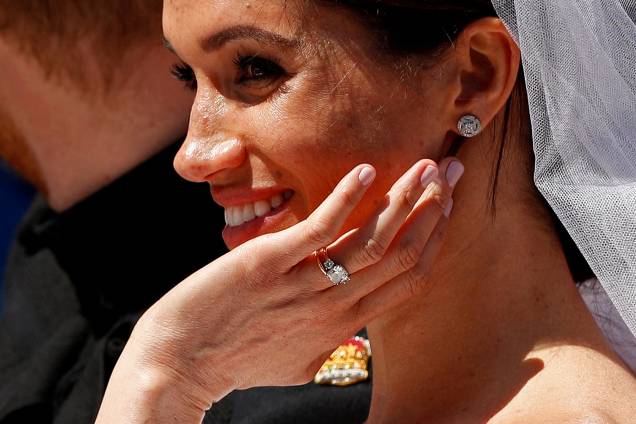 Meghan Markle exibe sua aliança após sua cerimônia de casamento com o príncipe Harry - 19/05/2018 Meghan Markle exibe sua aliança após sua cerimônia de casamento com o príncipe Harry - 19/05/2018
