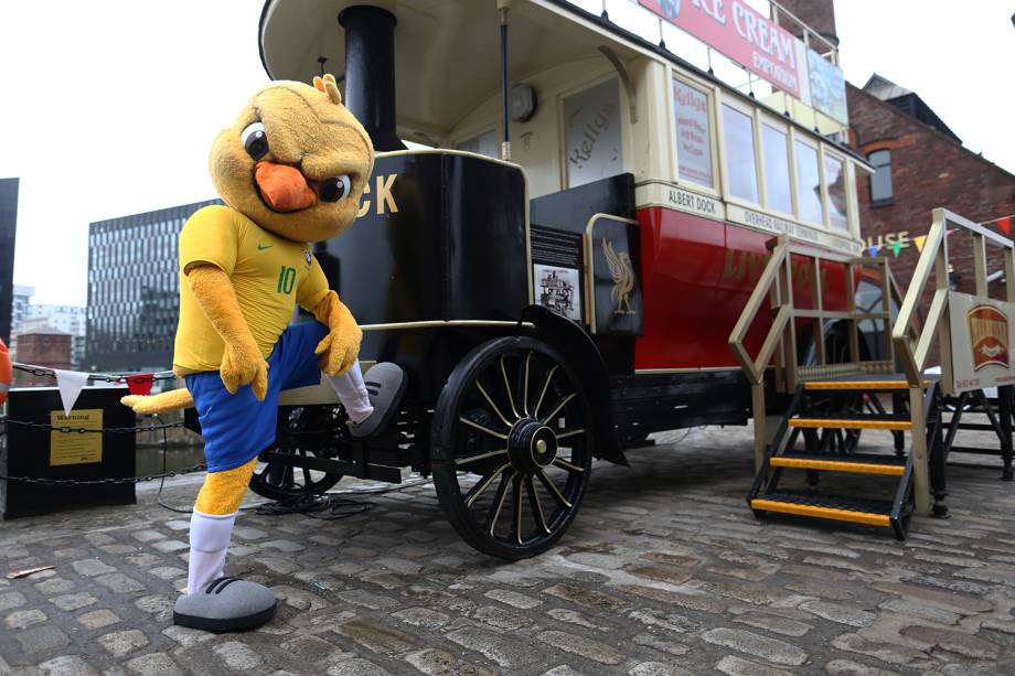 Canarinho pistola visita a cidade de Liverpool na Inglaterra - 02/06/2018