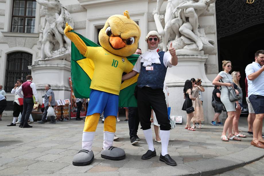 Canarinho pistola visita local histórico de Viena - 09/06/2018