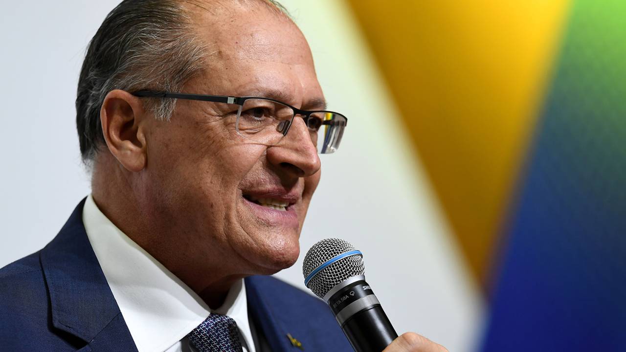 O pré-candidato à Presidência da República, Geraldo Alckmin (PSDB), durante debate presidencial realizado pelo jornal Correio Braziliense, em Brasília (DF) - 06/06/2018
