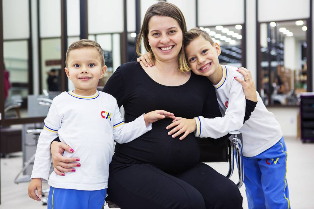 Os Eleitores – Salão de beleza Caroline Nicoletta com seus filhos Enzo Gabriel e Pedro Henrique - 05/06/2018