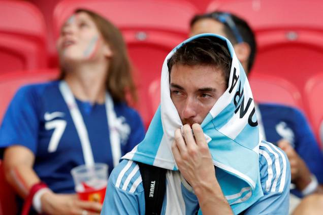 Torcedor reage após a derrota da Argentina para a França, nas oitavas de final da Copa do Mundo Rússia, na Arena Kazan - 30/06/2018 Torcedor reage após a derrota da Argentina para a França, nas oitavas de final da Copa do Mundo Rússia, na Arena Kazan - 30/06/2018