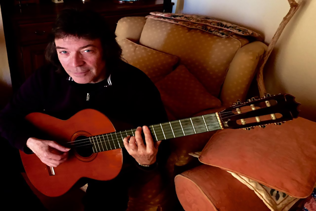 A guitarra multifacetada de Steve Hackett