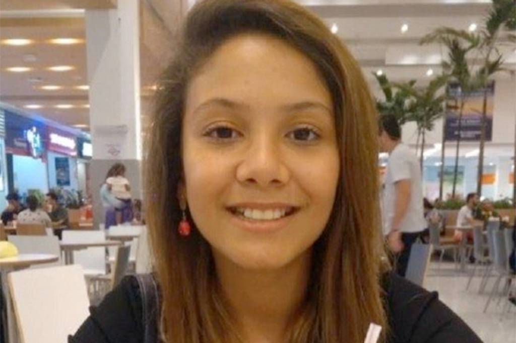 Menina Vitória morreu asfixiada com meia na boca