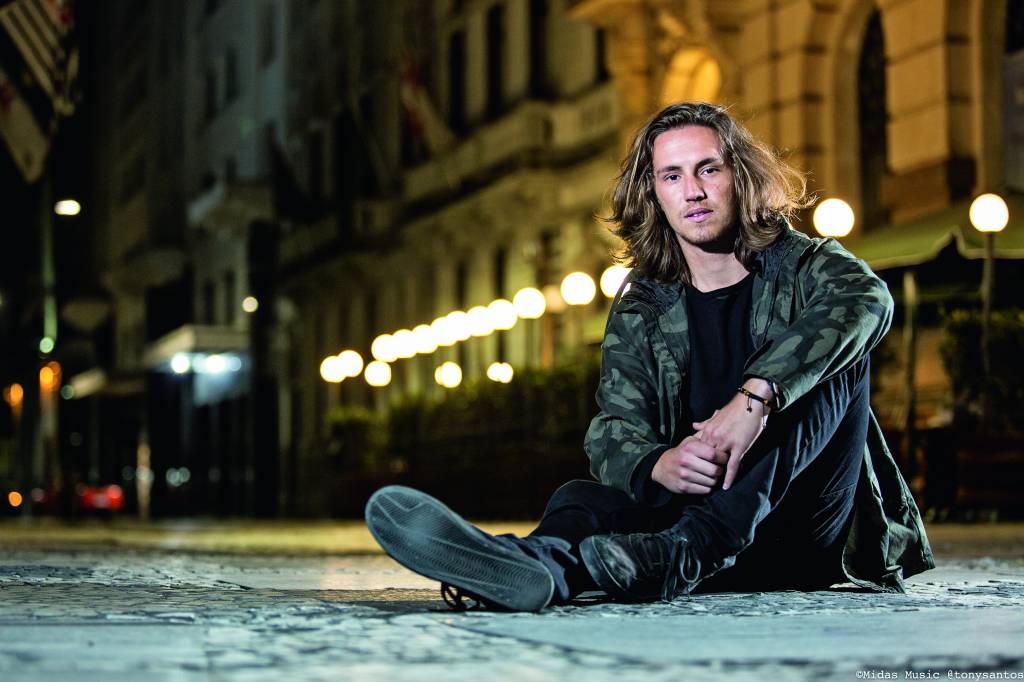 Vitor Kley, autor do hit ‘O Sol’, é um dos nomes mais tocados no país