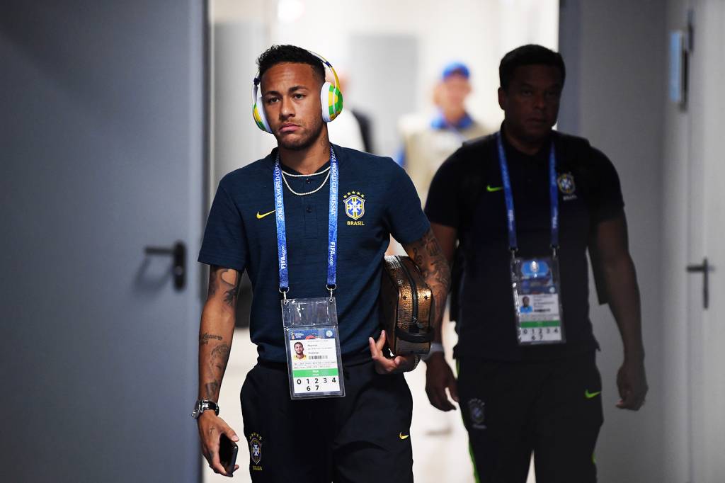 Opinião: ao calar-se diante dos microfones, Neymar reforça sua “molecagem”