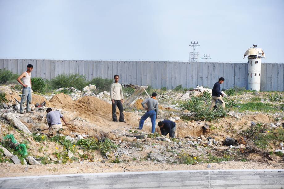 Muro na fronteira com Israel: perigo constante de tiroteios.