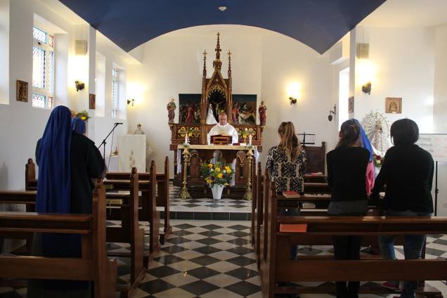 Padre Mário da Silva celebra missa: em árabe, para maioria de católicos ortodoxos. Padre Mário da Silva celebra missa: em árabe, para maioria de católicos ortodoxos.