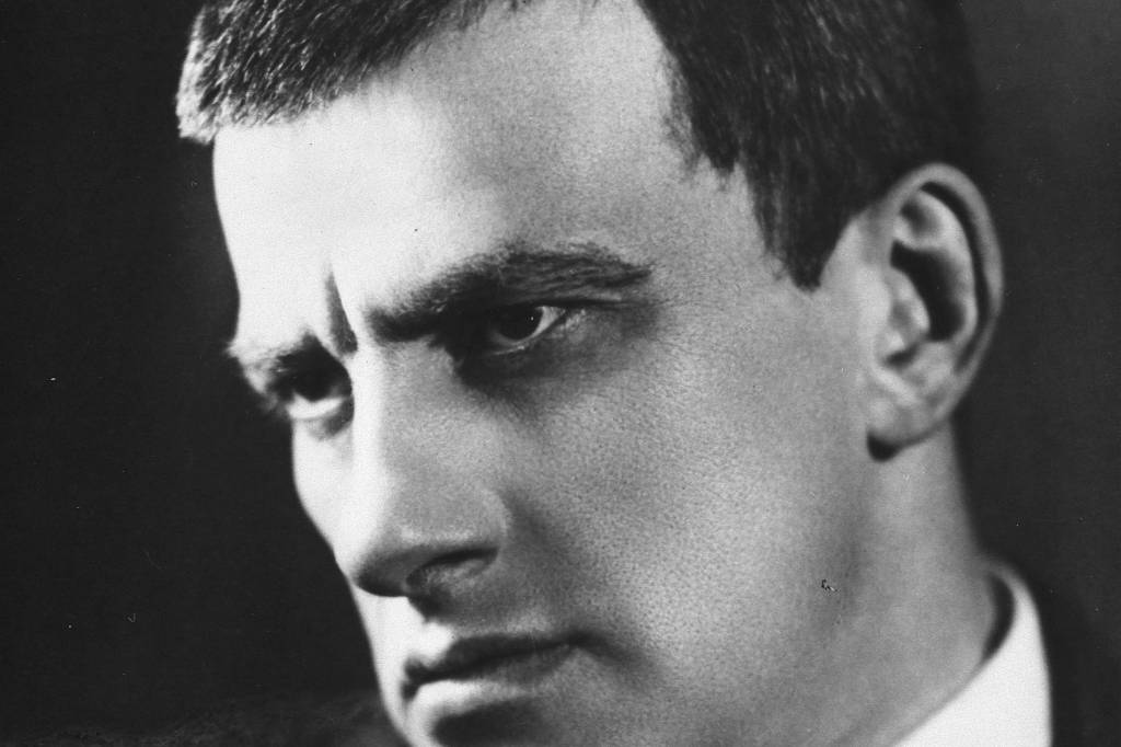 Vladimir Maiakóvski, a revolução que atira contra o (próprio) peito