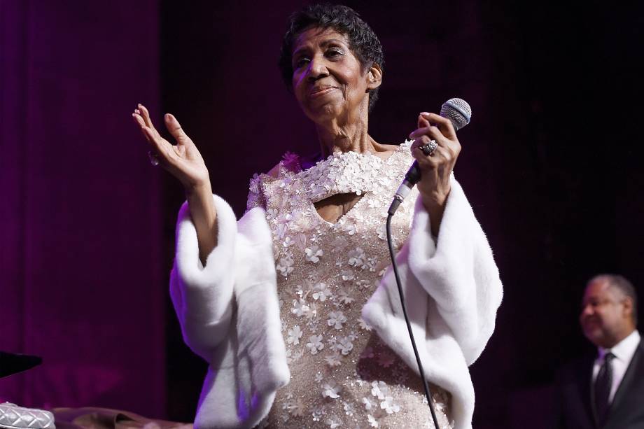 Em uma de suas últimas aparições públicas, Aretha Franklin se apresenta durante 25º aniversário da Elton John AIDS Foundation, em Nova York, 2017